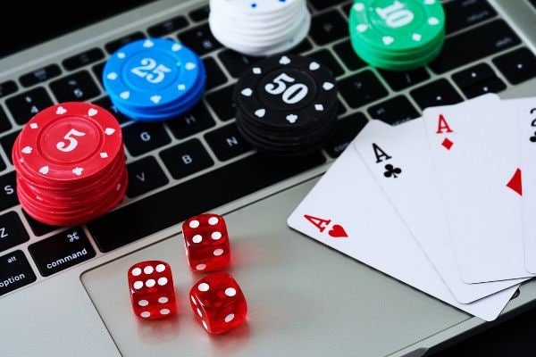 Aplikasi mobile battleship menampilkan alur deposito BCA Transfer yang sederhana dengan streaming video live-dealer
